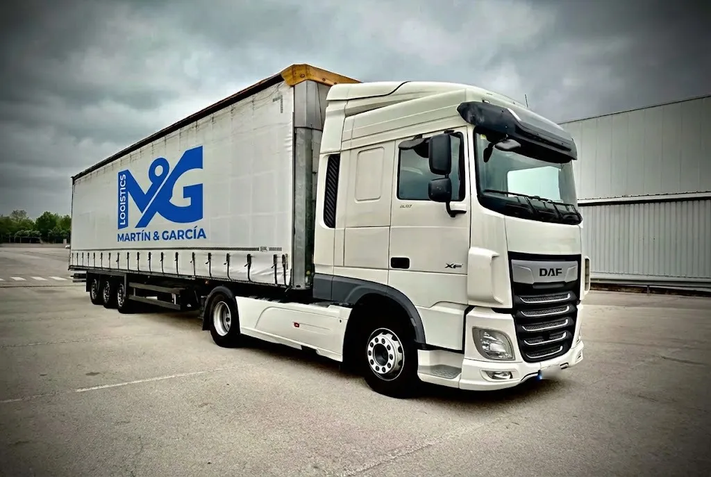 Tráiler articulado para transporte de gran tonelaje en España - Martin & Garcia e Hijo.