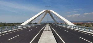 Puente Nelson Mandela: transporte de mercancías por carretera en España con Martin & Garcia e Hijo.