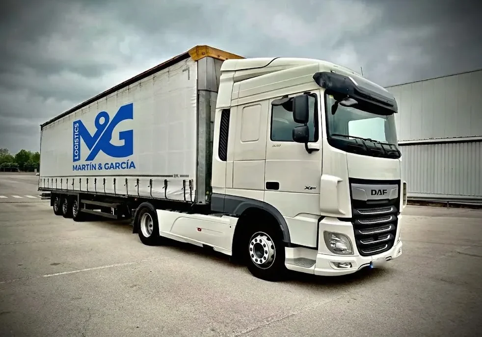 Tráiler articulado para transporte de gran tonelaje en España - Martin & Garcia e Hijo.