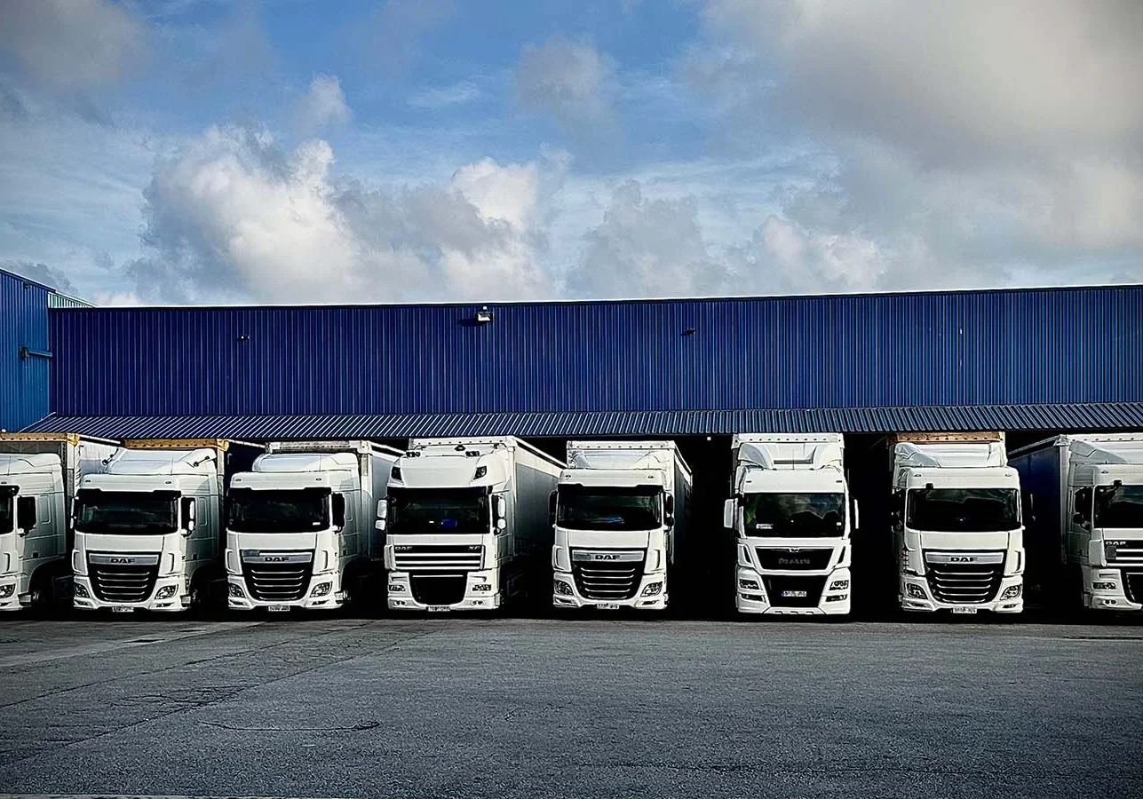 Flota propia de camiones para transporte de mercancías y logística B2B - Martin & Garcia e Hijo.